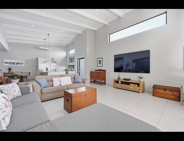 4 BEDROOM HOUSE FOR SALE IN PALM LAKES ESTATE